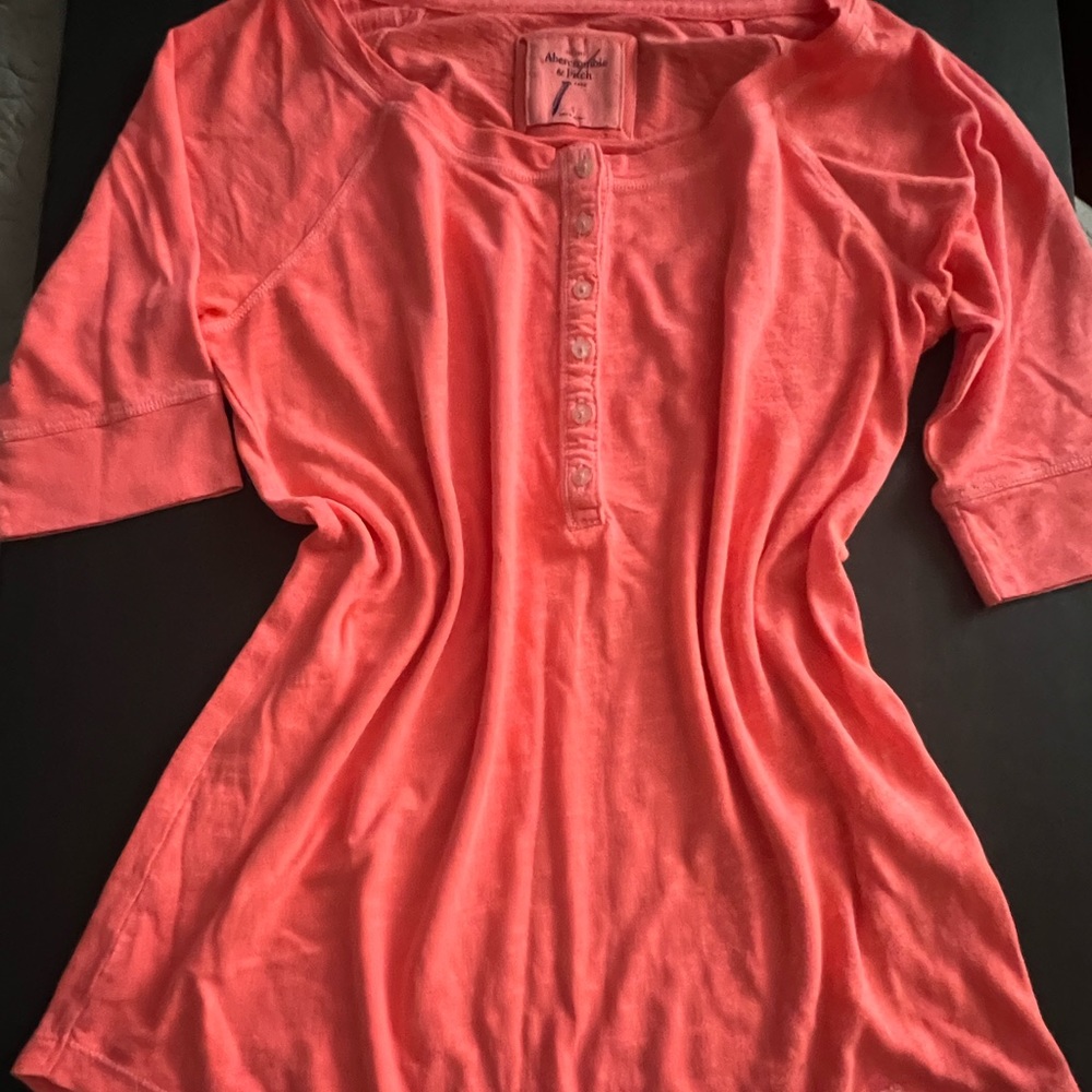 Abercrombi and Fitch top
